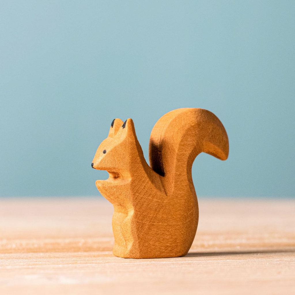 Trefigur Håndmalt Tre Liten Sittende Ekorn Bumbu Toys