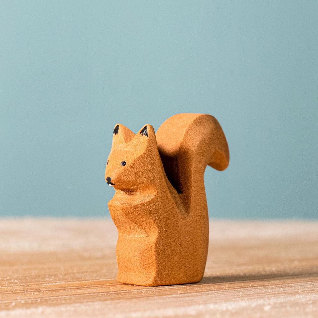 Trefigur Håndmalt Tre Liten Sittende Ekorn Bumbu Toys