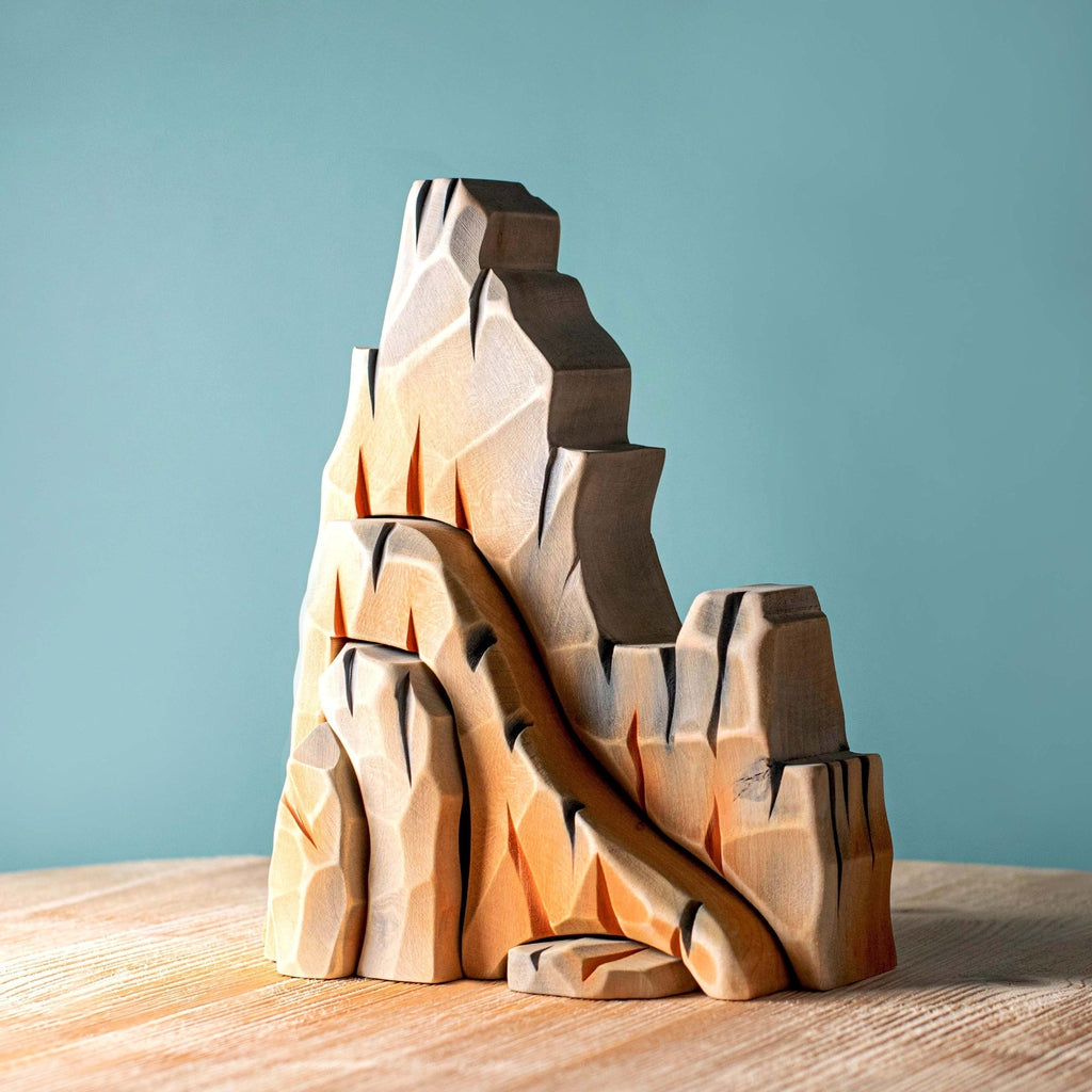 Trefigur i Tre Håndlaget Montessori Stor Fjell Bumbu