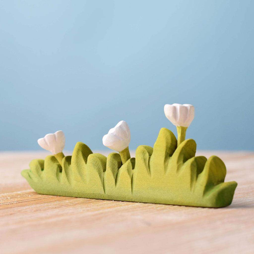 Trefigur Håndlaget Tre Liten Gress Hvite Blomster Bumbu Toys