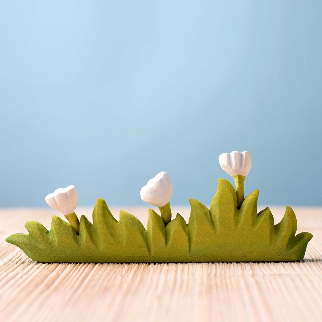 Trefigur Håndlaget Tre Liten Gress Hvite Blomster Bumbu Toys