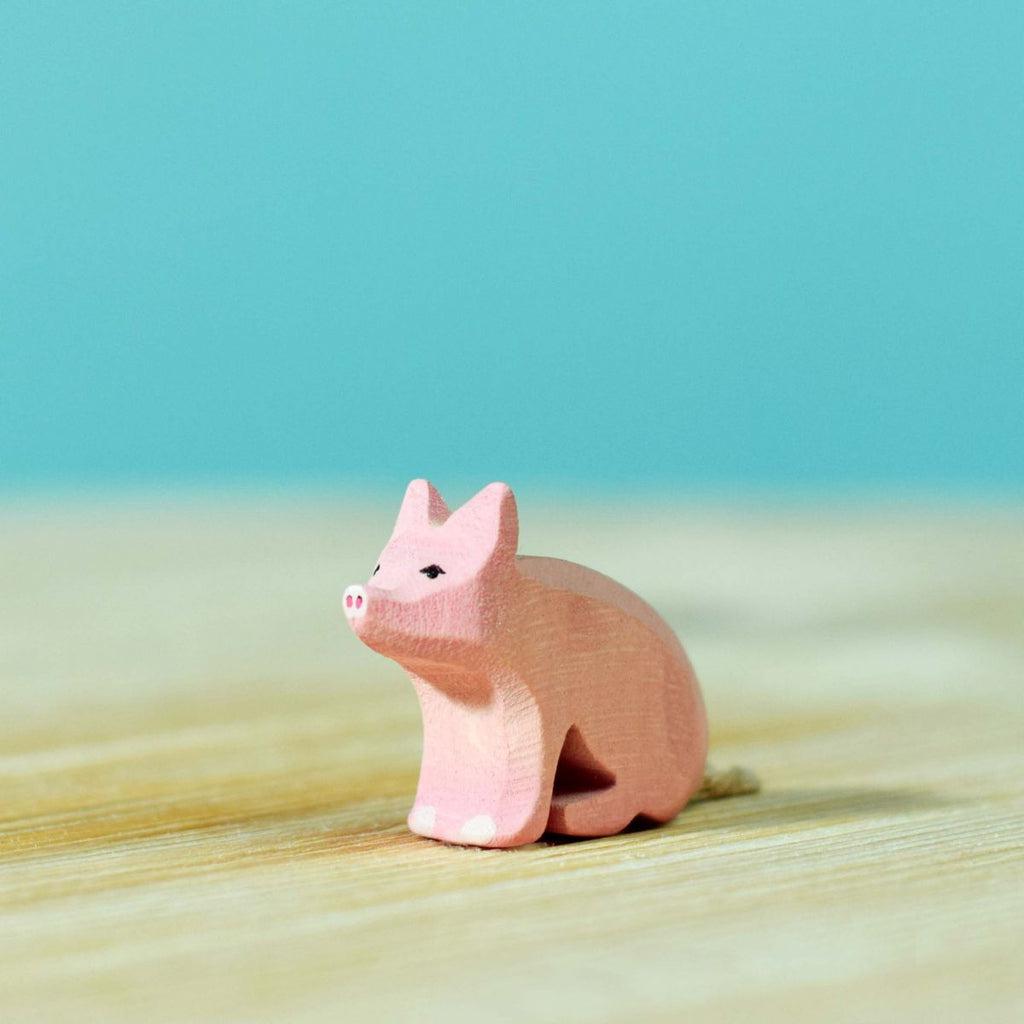 Trefigur I Tre Håndlaget Liten Sittende Grisunge Bumbu Toys