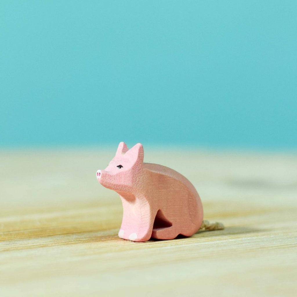 Trefigur I Tre Håndlaget Liten Sittende Grisunge Bumbu Toys