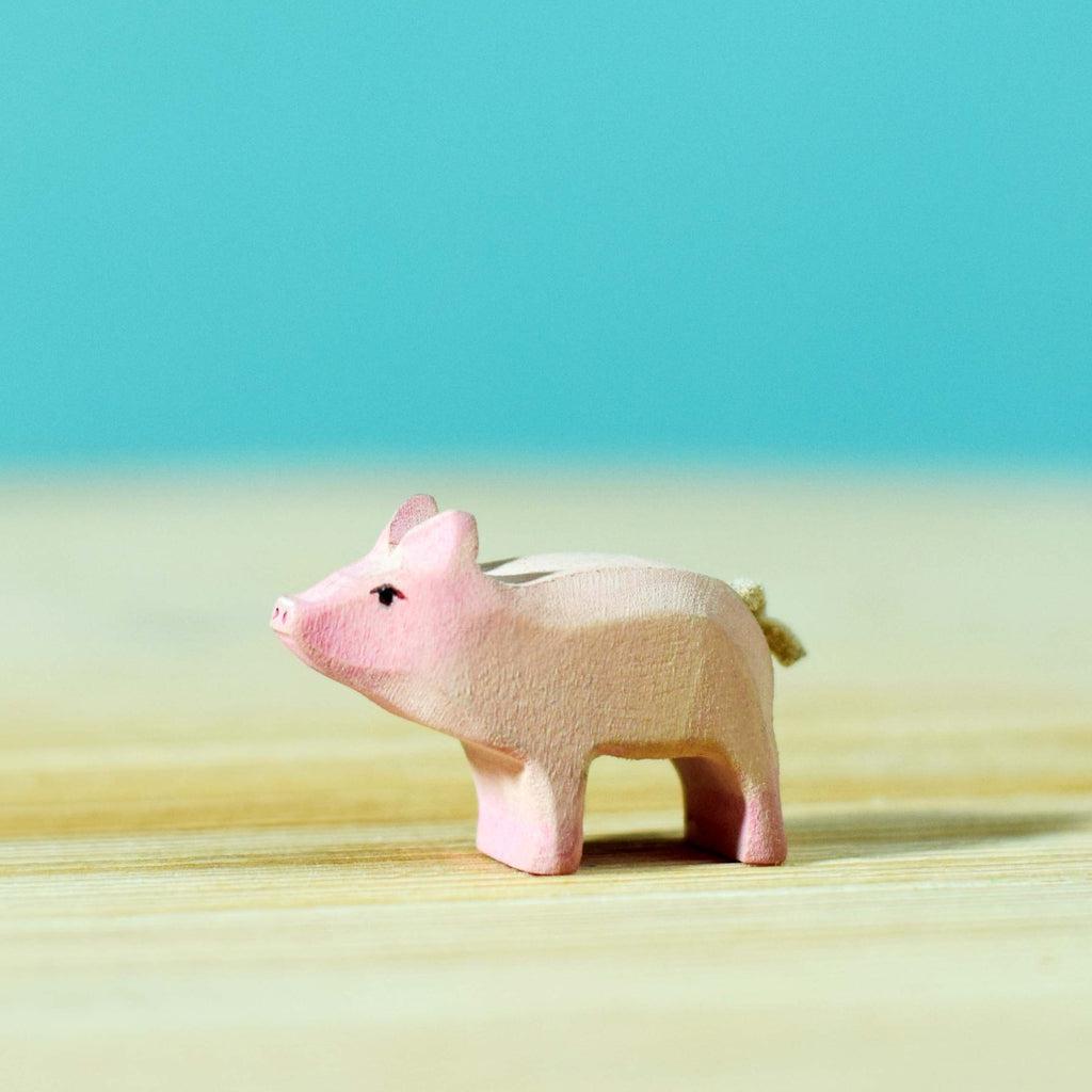 Trefigur Håndlaget Liten Stående Grisunge Bumbu Toys