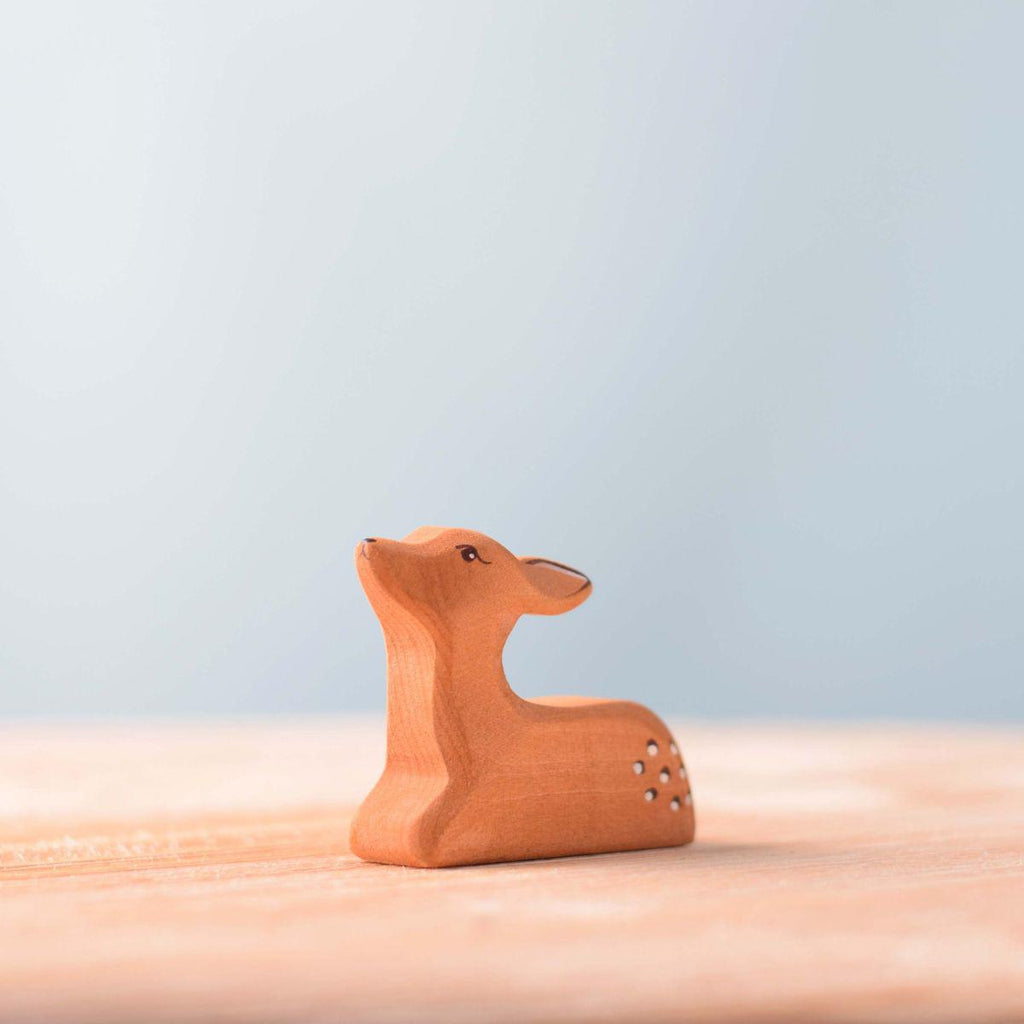 Trefigur I Tre Naturlig Liggende Liten Rådyrkalv Bumbu Toys