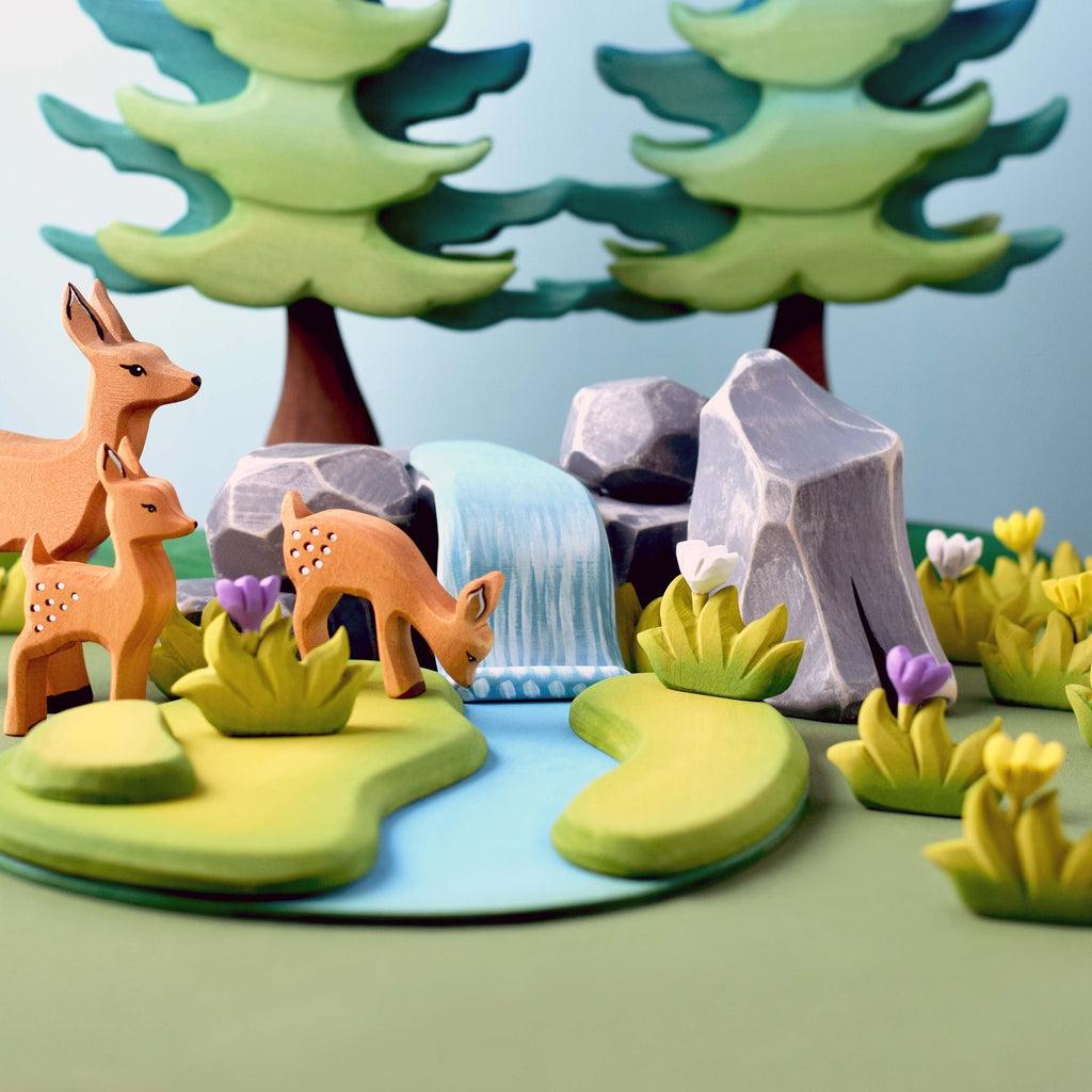 Trefigur Håndlaget Liten Rådyrkalv Spisende Bumbu Toys