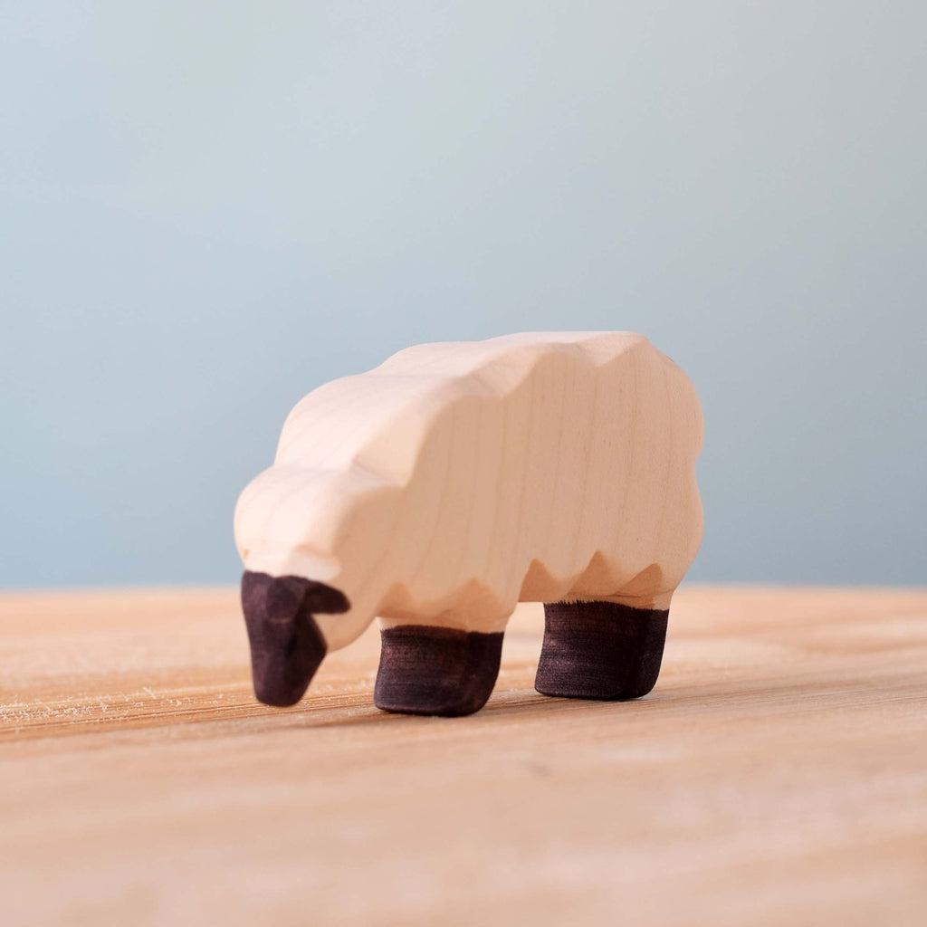 Trefigur Håndlaget Naturlig Liten Sau Spisende Bumbu Toys
